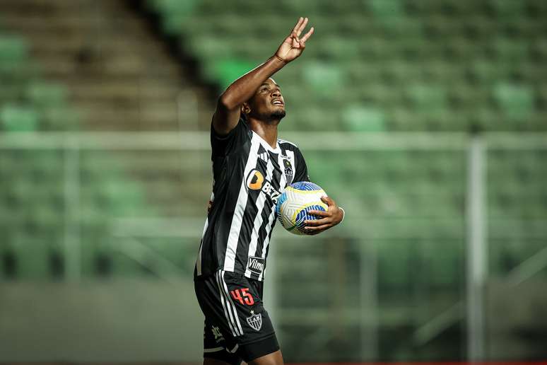 Alisson comemora gol marcado contra o Juventude na Arena Independência.