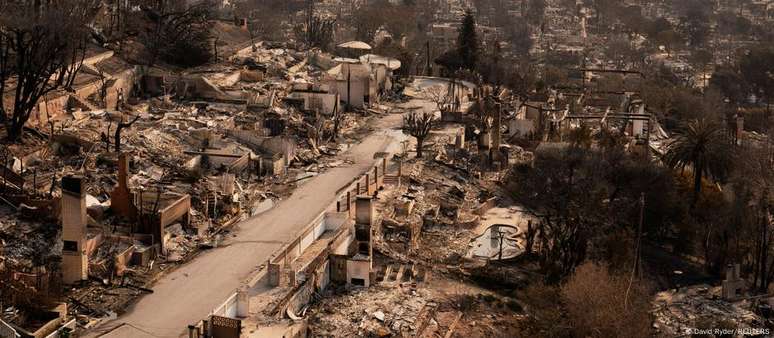 A área exclusiva de Pacific Palisades é uma das mais afetadas pelos incêndios