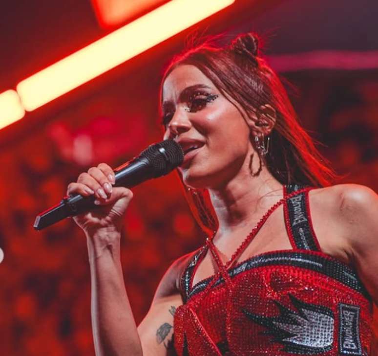 Em Fortaleza, Anitta começou as suas prévias para o Carnaval.