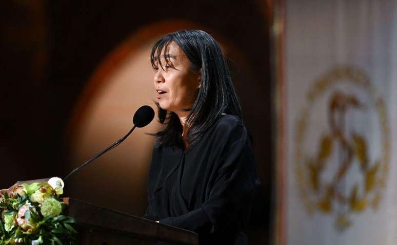 A sul-coreana Han Kang em discurso ao ganhar o Prêmio Nobel de Literatura em 2024