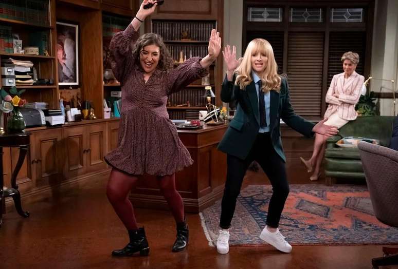 Mayim Bialik e Melissa Rauch em Tribunal Noturno