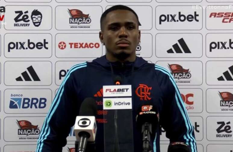 Evertton Araújo em treino do Flamengo –