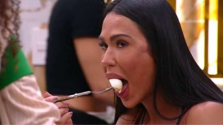 Até quando? Gracyanne Barbosa choca ao comer 9 ovosmines pixbetuma refeição