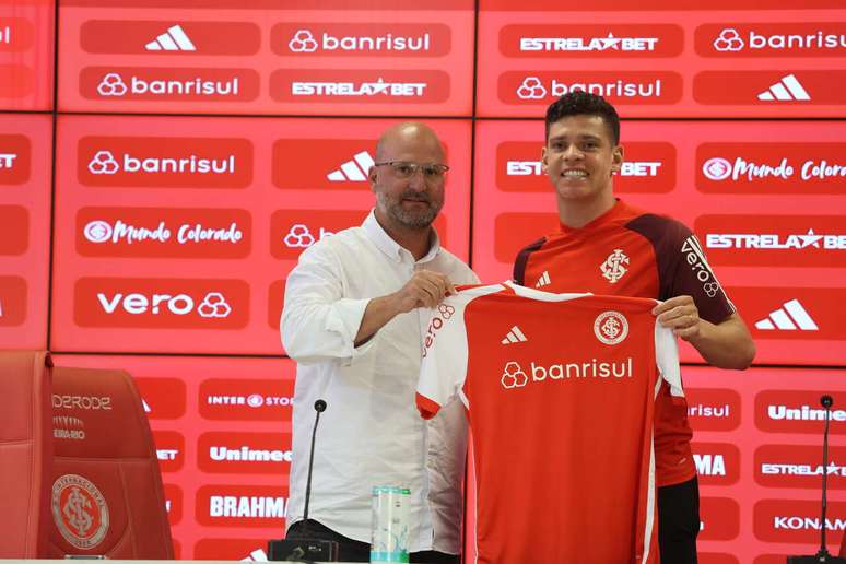 Ronaldo foi apresentado nesta ter&ccedil;a-feira no Inter &ndash; Foto Ricardo Duarte/Internacional