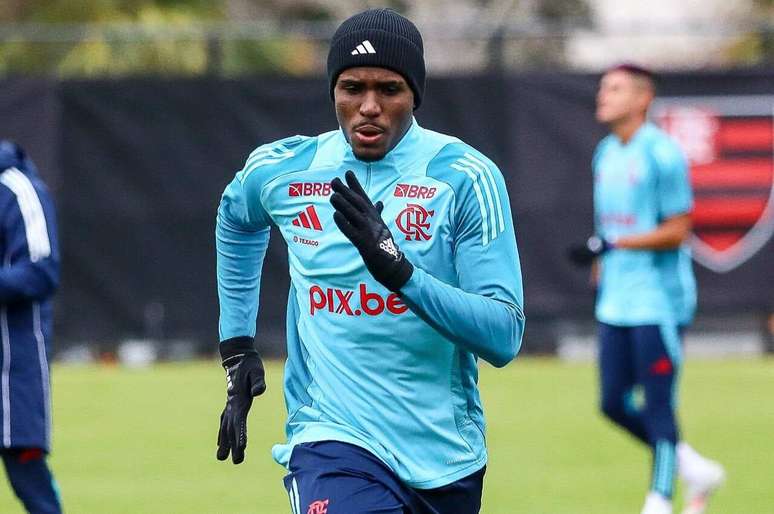 Evertton Araújo em treino do Flamengo –