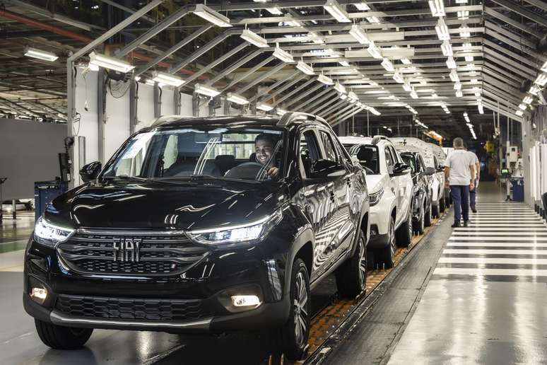 Linha de produção do Fiat Strada em Betim, Minas Gerais