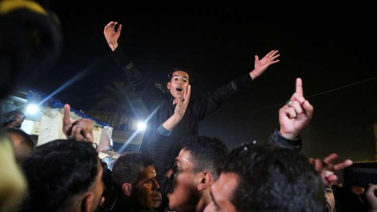 Palestinos celebramcomo ganhar dinheiro na bet nacionalGaza após divulgação do acordo de cessar-fogo