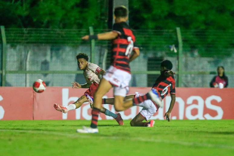 Marcelinho, jogador do time sub-20 do Red Bull Bragantino. 