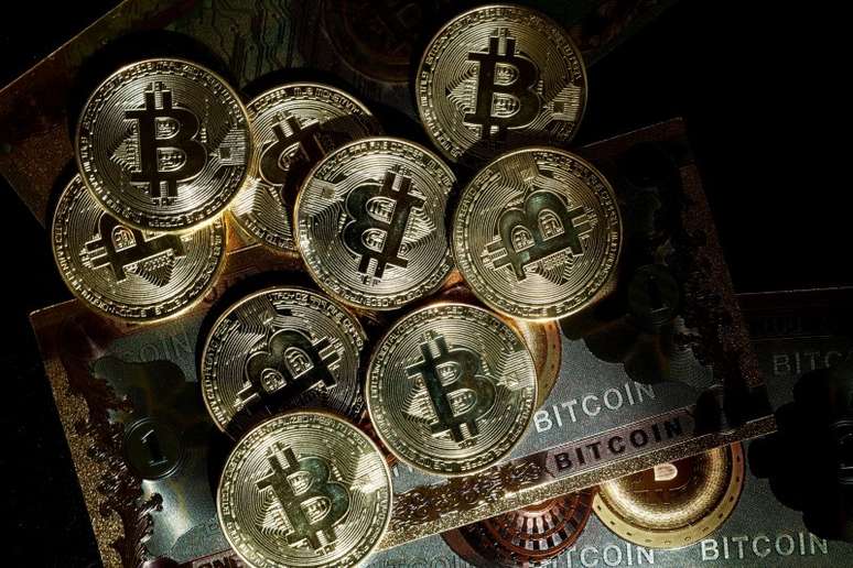 Moedas com logotipo do bitcoin
REUTERS/Benoit Tessier