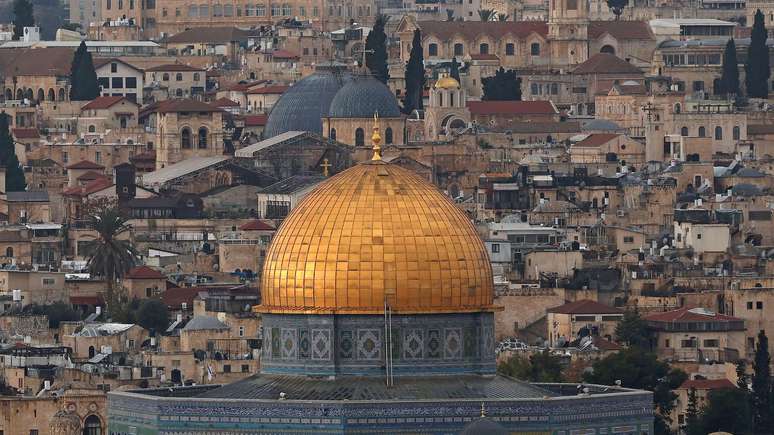 O complexo da Mesquita de Al-Aqsa e seu Domo da Rocha na Cidade Velha de Jerusalém