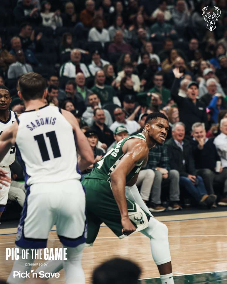 Giannis em vitória dos Bucks na NBA