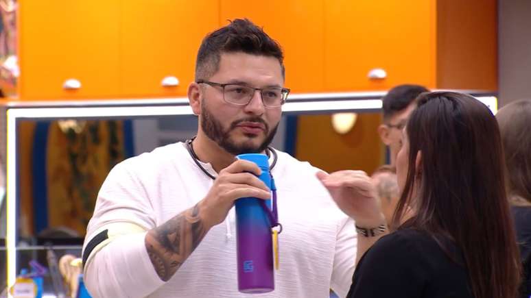 Marcelo conversa com Daniele Hypolito no "BBB25"