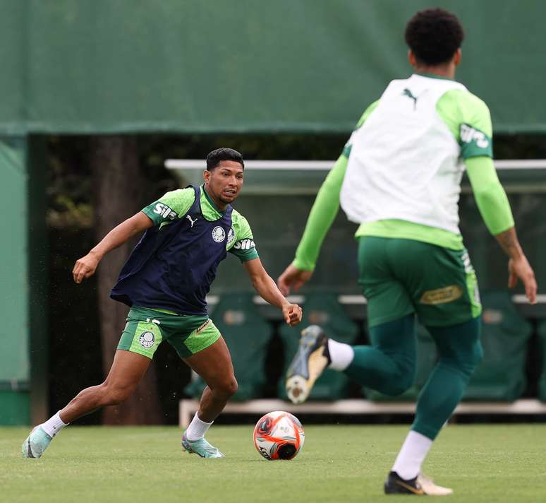 Rony durante treino de Pré-temporada na Academia de Futebol. 