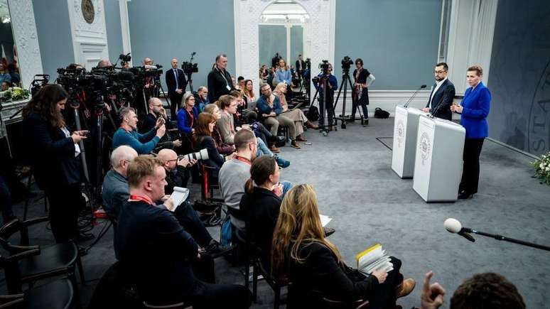 O primeiro-ministro da Groenlândia, Mute Egede (à esquerda), participou de entrevista coletiva ao lado da primeira-ministra da Dinamarca, Mette Frederiksen