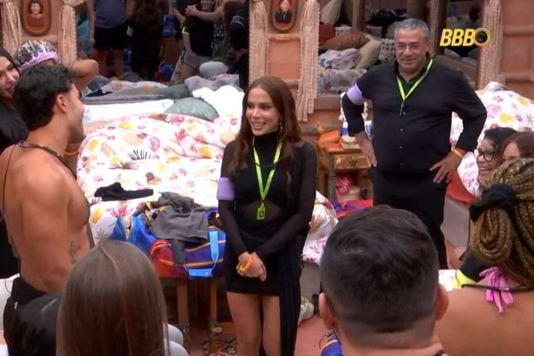 Anitta conversa com brothers do BBB