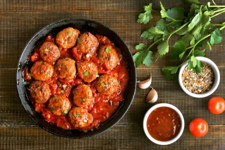 Almôndegas de frango ao molho de tomate 