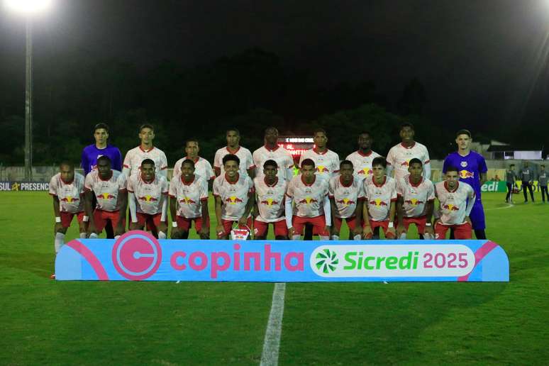 Jogadores do time sub-20 do Red Bull Bragantino. 