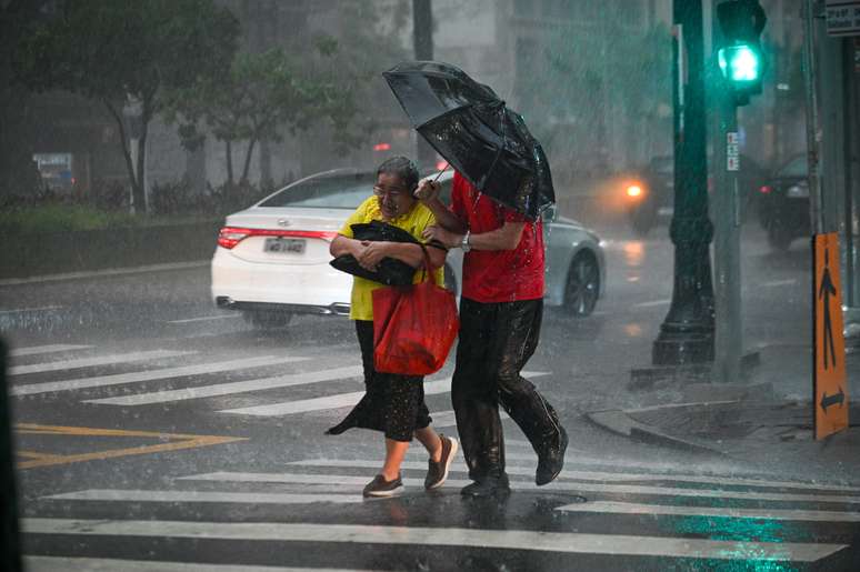 Temporal faz com que Prefeitura de São Paulo emita alerta para riscos de alagamentos em toda a cidade, nesta quinta-feira, 16