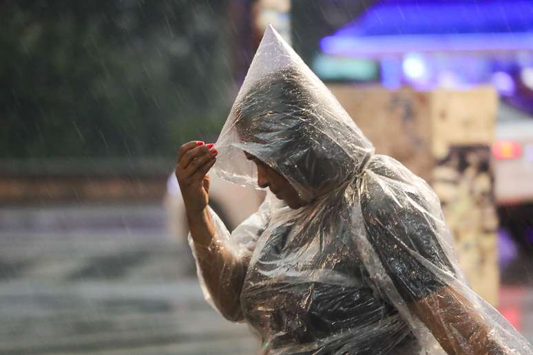 Temporal faz com que Prefeitura de São Paulo emita alerta para riscos de alagamentos em toda a cidade, nesta quinta-feira, 16