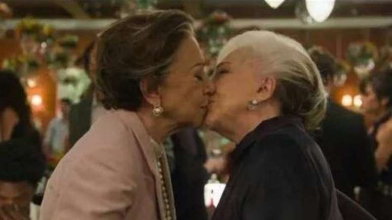 Fernanda Montenegro e Nathalia Timberg protagonizaram dois beijos na novela