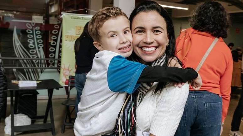 Filippo já falava inglês fluentemente aos 3 anos após aprender o idioma sozinho, relata a mãe dele, Roberta