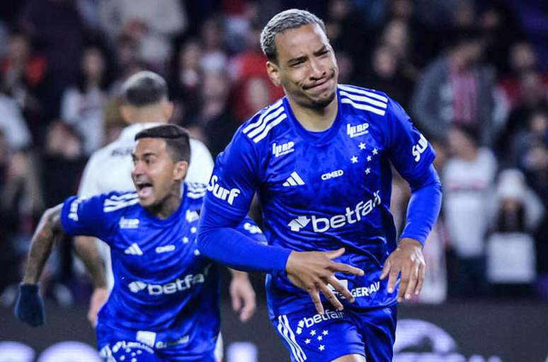 Matei Pereira mencetak gol Cruzeiro ke gawang Sao Paulo.