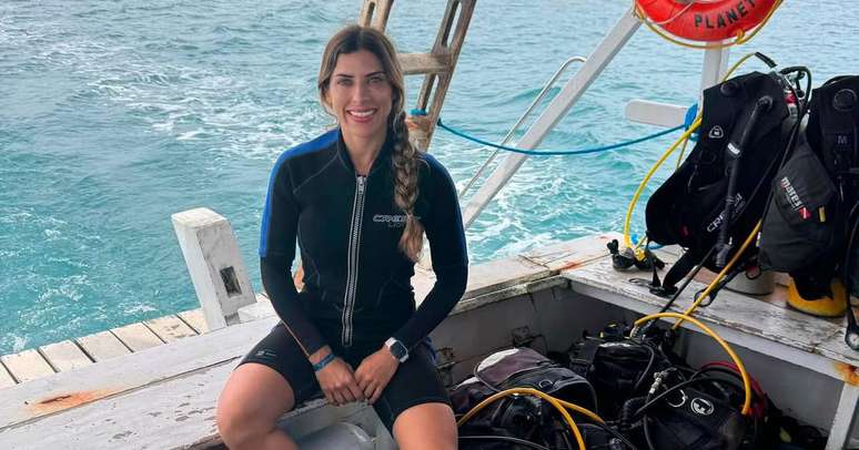 Ana Paula Minerato curte ferias de luxo na Bahia e em Fernando de Noronha