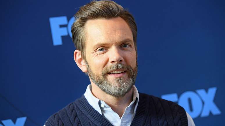 Joel McHale será marido de Neve Campbell em Pânico 7