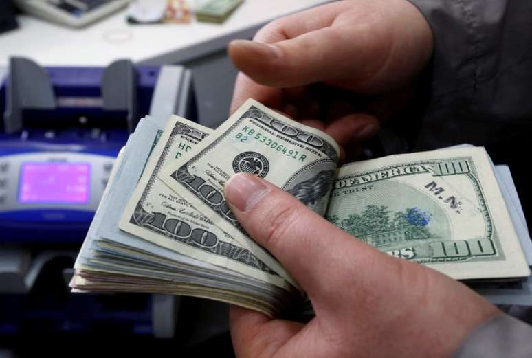 Notas de dólar
15/04/2015
REUTERS/Murad Sezer