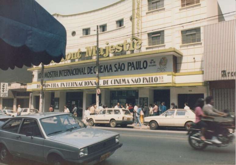 Leon Cakoff, diretor e criador da Mostra de Cinema de São Paulo, registrou a fachada do Cine Majestic nos anos 80