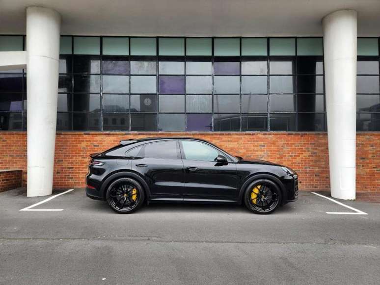 Porsche Cayenne 2023, modelo parecido com o que o golpista disse ter sido roubado.