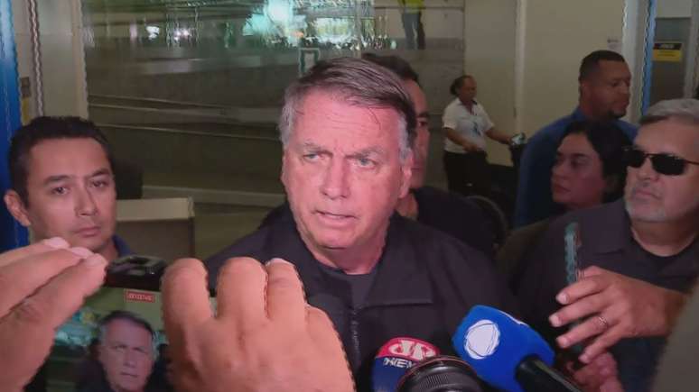 A declaração foi dada no Aeroporto Internacional de Brasília, onde Bolsonaro acompanhava a viagem da ex-primeira-dama Michelle Bolsonaro aos Estados Unidos.