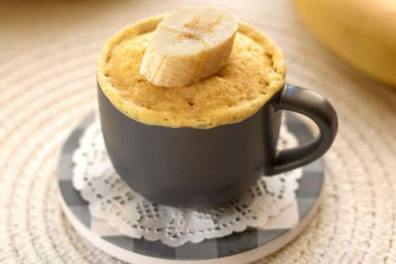 Bolo de caneca de banana com aveia