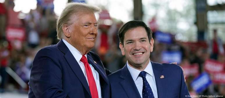 Donald Trump com o secretário de Estado Marco Rubio, nascido em Cuba