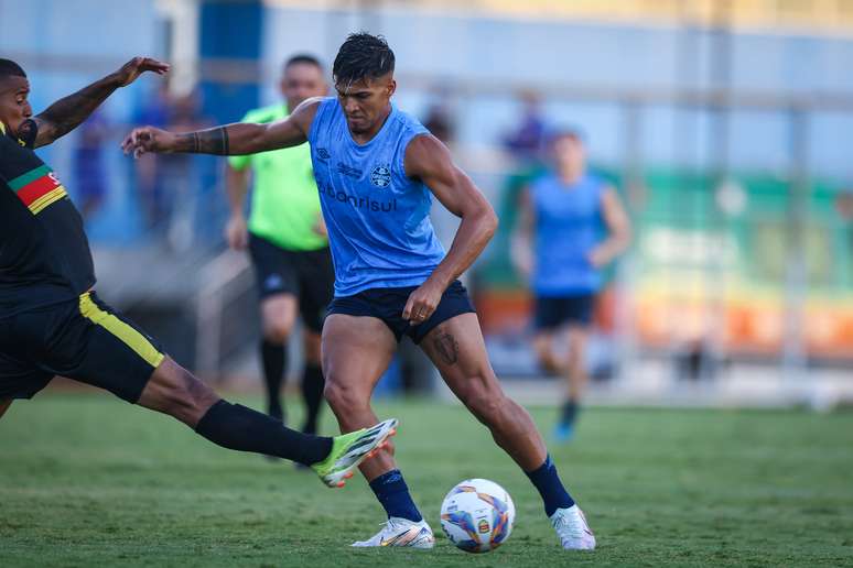 Grêmio em campo, no segundo jogo-treino da pré temporada de 2025. 