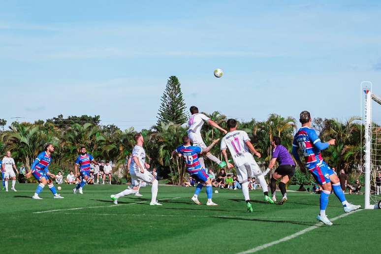 Fortaleza e Miami United FC em ação. 