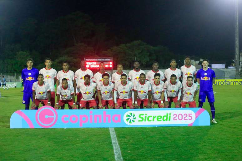 Jogadores do time sub-20 do Red Bull Bragantino. 