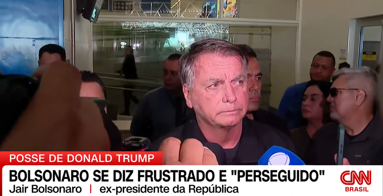 Bolsonaro no aeroporto de Brasília 