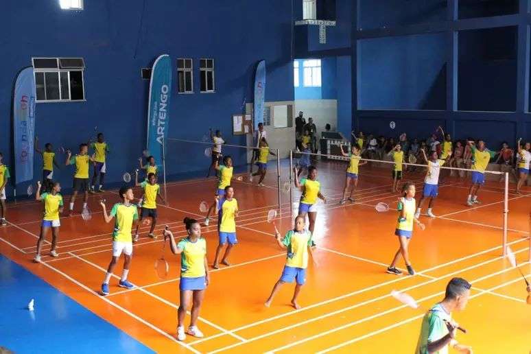 Metodologia do badminton da Miratus une os passos e o ritmo do samba, adaptados aos movimentos e posicionamento em quadra.