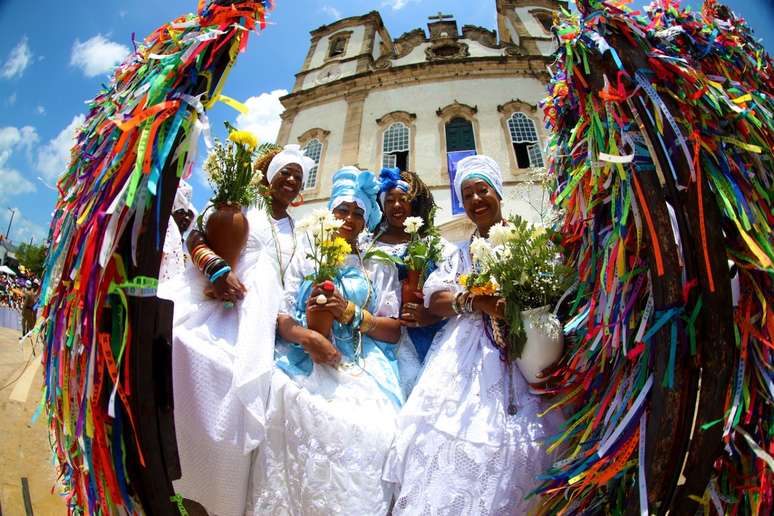 Imagem da tradicional Lavagem do Senhor do Bonfim, que reúne adeptos do Candomblé e do Catolicismo