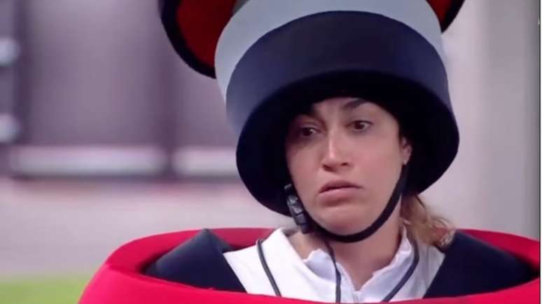 Daniele Hypolito cai aos prantos por exclusão no BBB 25: ‘Não tô me fazendo de vítima’