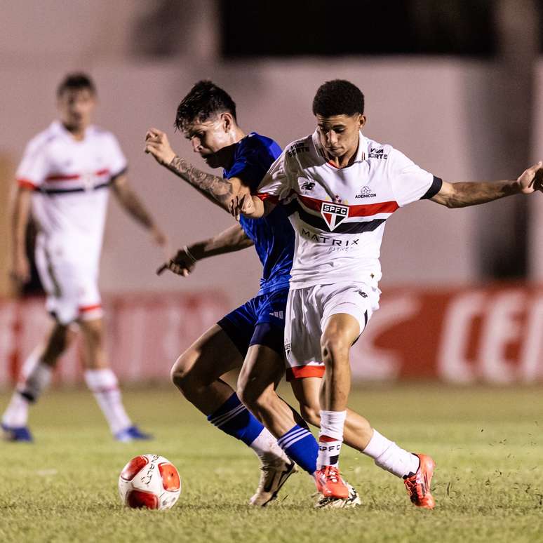 Cruzeiro é derrotado pelo São Paulo e está fora da Copinha. 