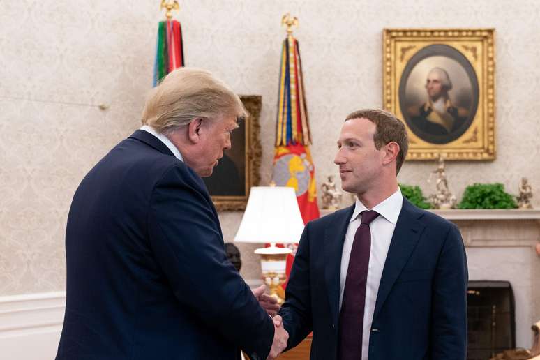 Foto de 2019 mostra Trump e Mark Zuckerberg, dono da Meta