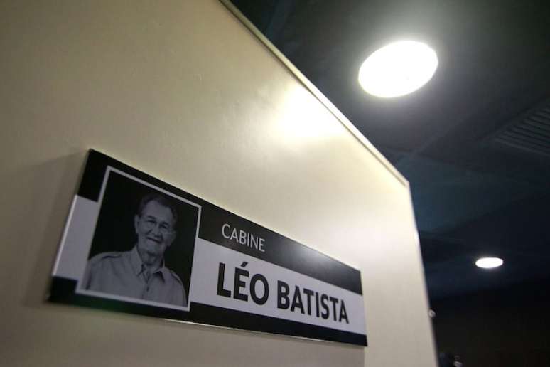 Cabine homenageia Leo Batista, no Estádio Nilton Santos.