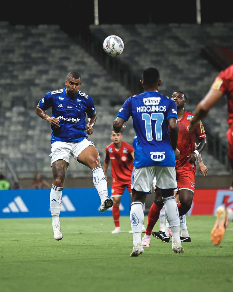 Cruzeiro vence no Mineirão. 