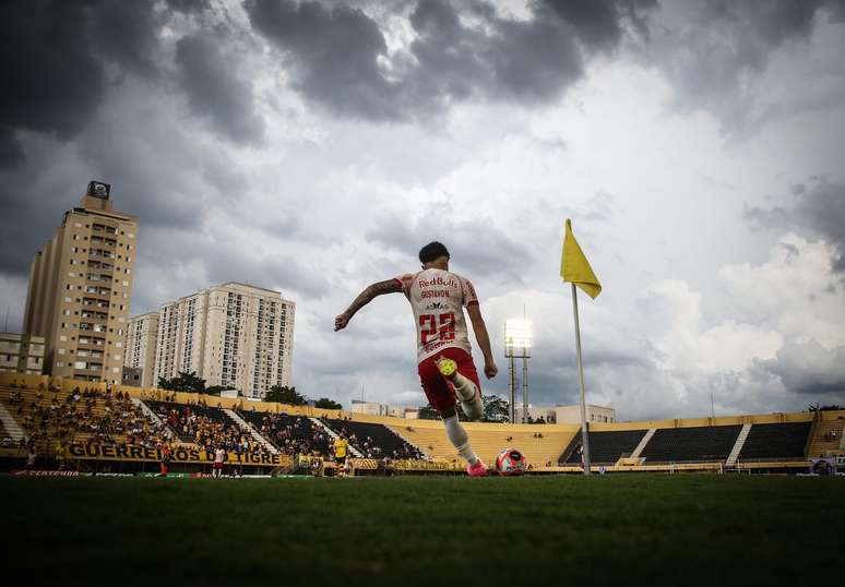 Gustavo Neves, jogador do Red Bull Bragantino. 