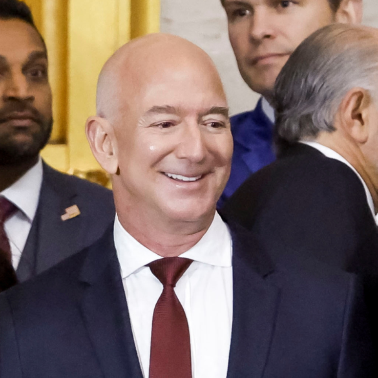 Jeff Bezos: o fundador da Amazon teve desavenças com Trump em primeiro afirmou que acredita que Trump "cresceu" e se aproximou do republicano; empresário doou US$ 1 milhão à campanha do novo presidente americano