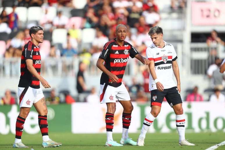 João Victor em ação contra o São Paulo –