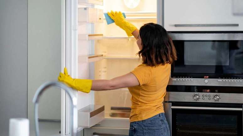 Veja como limpar os eletrodomésticos da cozinha