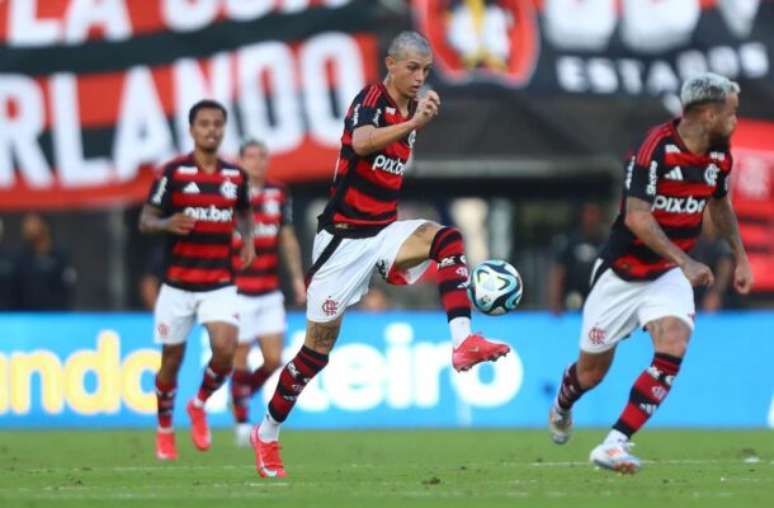 João Victor em ação contra o São Paulo –